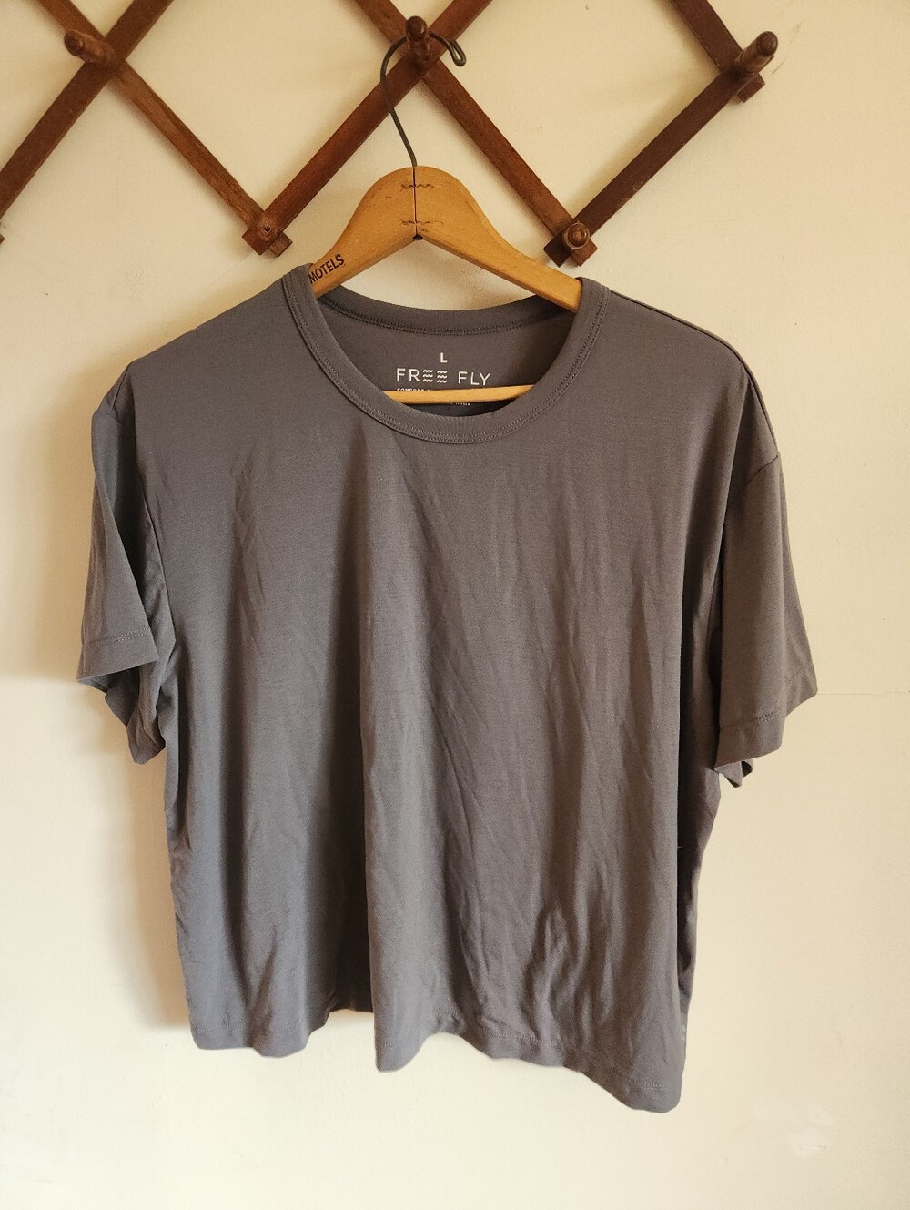 Free Fly Gray Crew Neck T-Shirt Sunshirt Light Weight Large